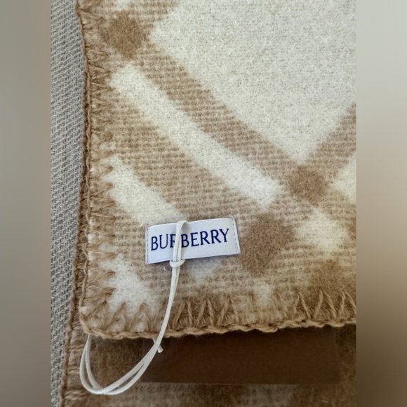 BURBERRY AUTHENTIC WOOL SCARF - Picture 5 of 9